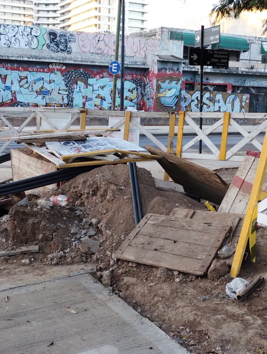 prensaalbert's tweet photo. Quien controla ? Plaza Colegiales lugar de esparcimiento? cómo llegar?#SupplySouthSRL
#tercerizados
#espaciopúblico
#cgp13
#comuna13
#quiencontrola
#gcba
#Colegiales #Edenor #descontrol
#loatamosconalambre https://t.co/dXMUHgpfPi