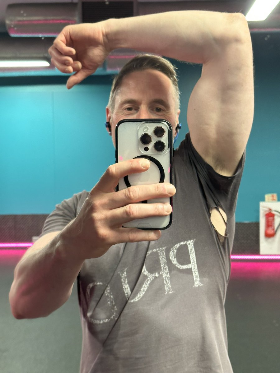 dactahu's tweet photo. Everybody needs a little extra ventilation on legs day 😃 I love this pride tee. I’ll probably wear it until the arms fall off 😆 
#pridevisibility 🏳️‍🌈 https://t.co/1LXBzhDGfB