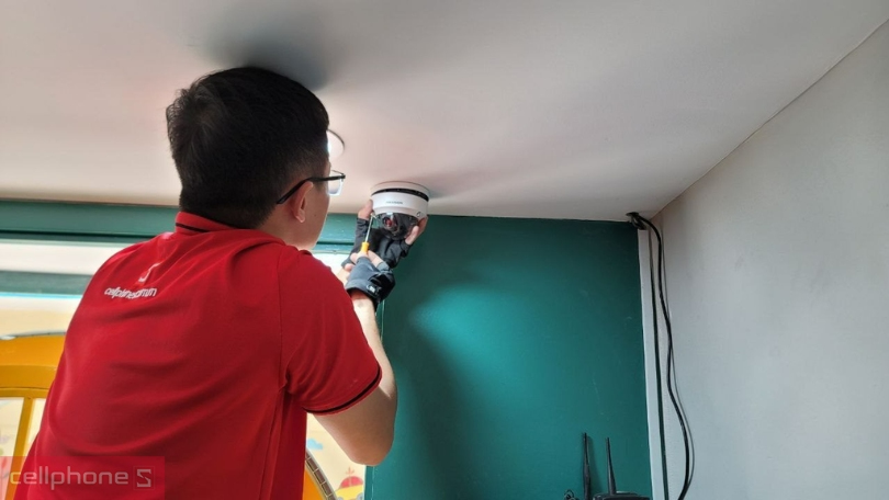 ChihaPhukien's tweet image. Camera là hệ thống giám sát an ninh đóng vai trò quan trọng trong việc bảo vệ tài sản, vật chất của bạn. Bên cạnh đó, camera còn là công cụ để bạn quản lý trẻ nhỏ trong nhà. Xem ngay tại CellphoneS cellphones.com.vn/dich-vu-lap-da… #CellphoneS #lapdatcamera #PhukienChiha