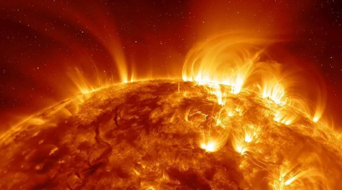 elmostrador's tweet photo. CULTURA| Problemas con #celulares y red eléctrica: científicos advierten sobre impacto de #geotormenta en Chile
https://t.co/fD7a9JqI8R https://t.co/ZvzyDaadVL