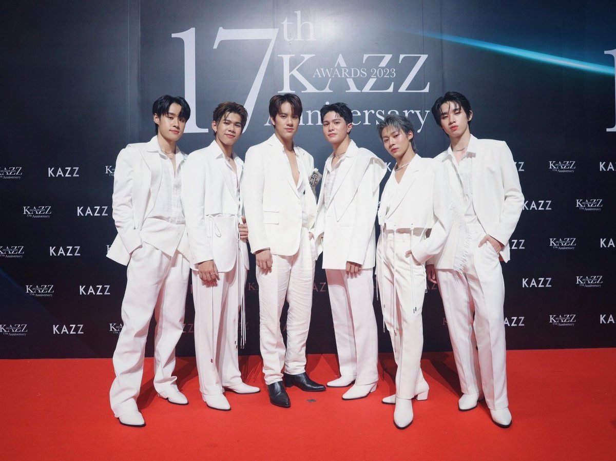 RiserMusic's tweet photo. RISER MUSIC มาร่วมแสดงความยินดี 
เนื่องในโอกาสครบรอบ 17 ปีของนิตยสาร
“KAZZ MAGAZINE” 
.
และขอขอบคุณ @Kazzmagazine 
ที่ได้ชวนศิลปิน NANON และ LYKN
ให้มาโชว์ความมันส์บนเวที KAZZ อีกด้วย ❤️
.
#mynameisnanon 
#LYKN
#KAZZMAGAZINE 
#KAZZAWARDS2023 https://t.co/W9tvm772cf