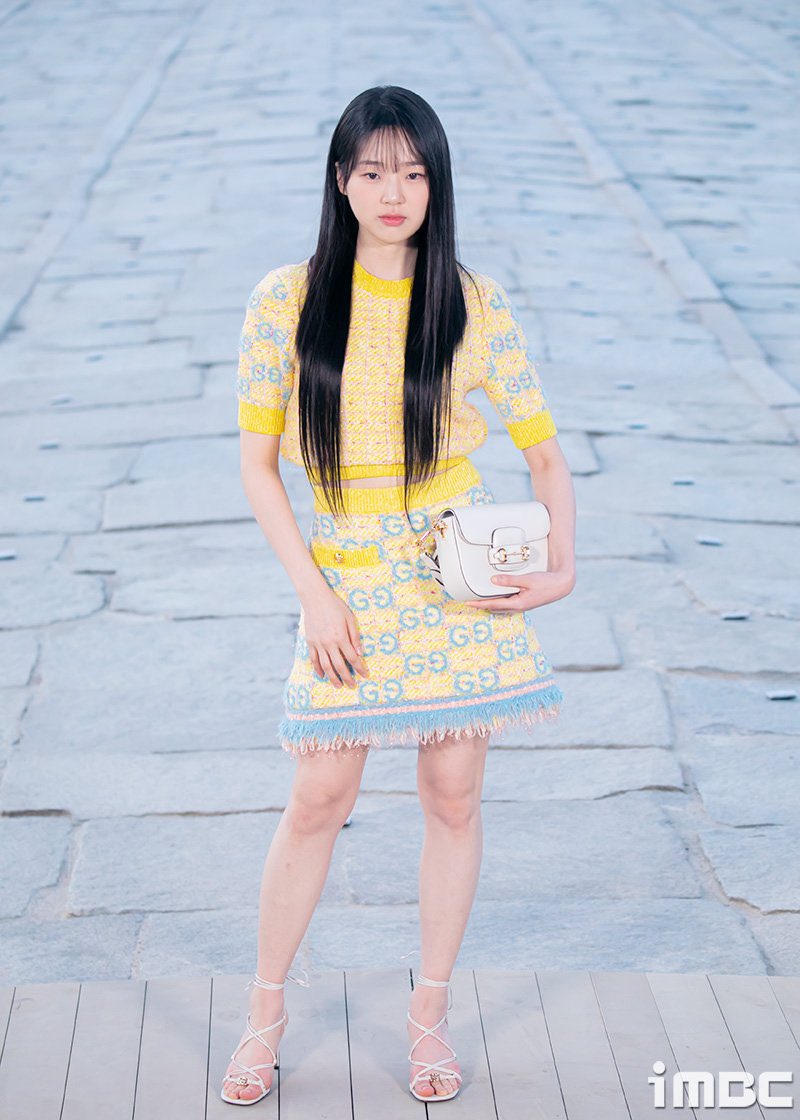 FwPyD6NaUAQ3PiO?format=jpg&name=medium