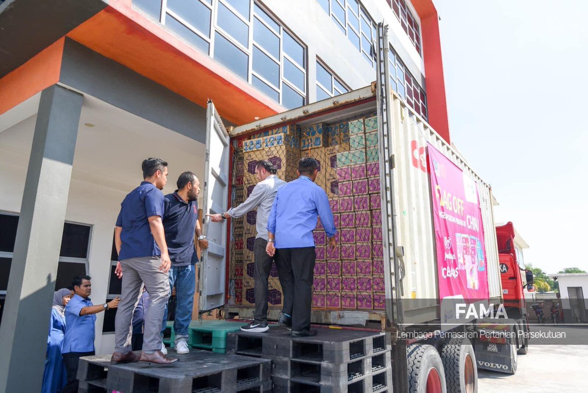 FAMA_Malaysia's tweet photo. PROGRAM FLAG OFF PENGEKSPORTAN PRODUK SYARIKAT DOLUVO SDN BHD KE PASARAN CHINA

16 Mei 2023 (Selasa)
2.00 Petang
Doluvo Sdn Bhd, Bandar Puncak Alam, Selangor https://t.co/dtbkpm8l27