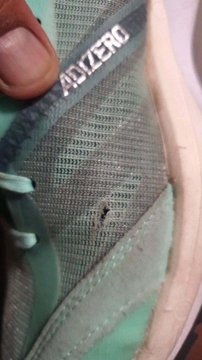 markgonzalez_mx's tweet photo. @innovasport ¿Cómo puedo revisar el asunto de una garantía?
Tengo unos Adidas con menos de un mes de uso, 3 puestas qué se rompieron y no me quisieron recibir a garantía en la tienda de Polanco. En @adidasMX me dijeron que ustedes deben responsabilizarse https://t.co/yuPwk2uyuO