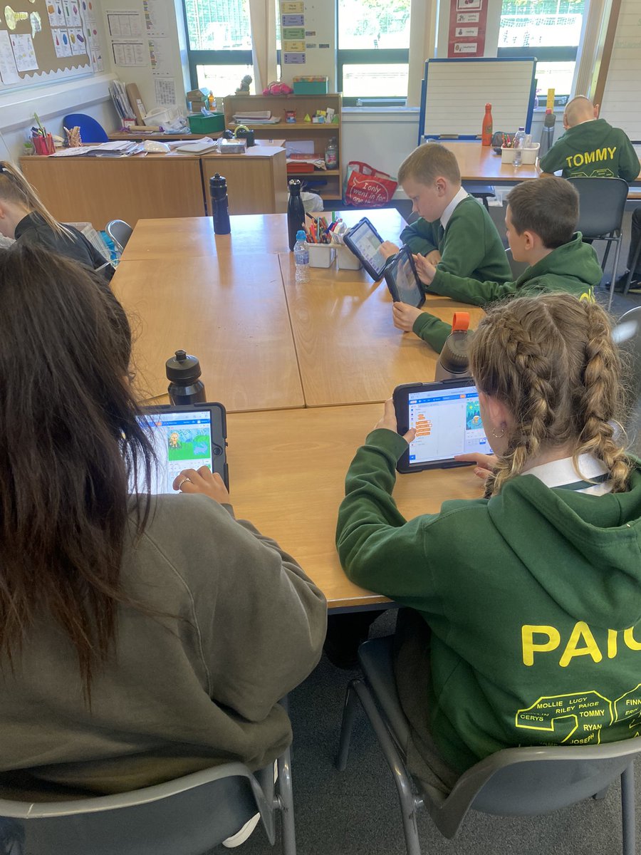 Miss Hollinger tweet media