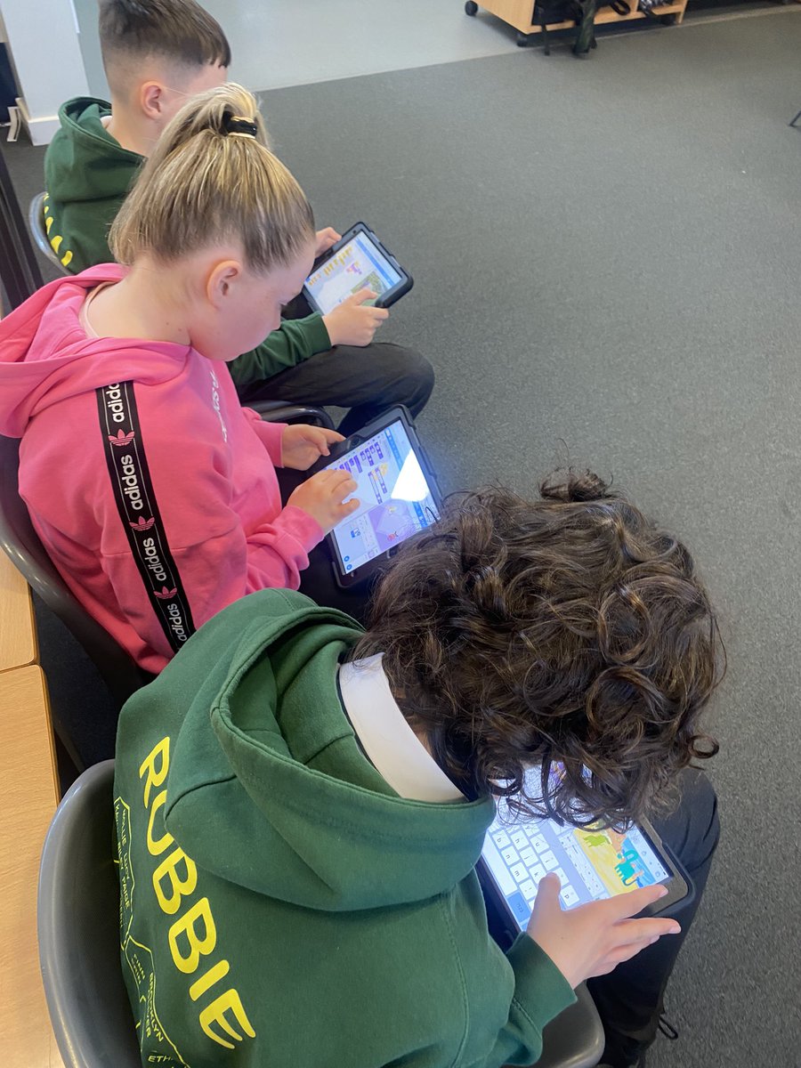 Miss Hollinger tweet media