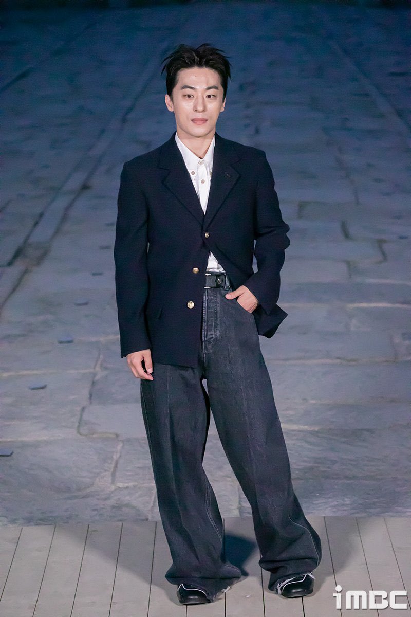 FwPytKAaUAEkLPJ?format=jpg&name=medium