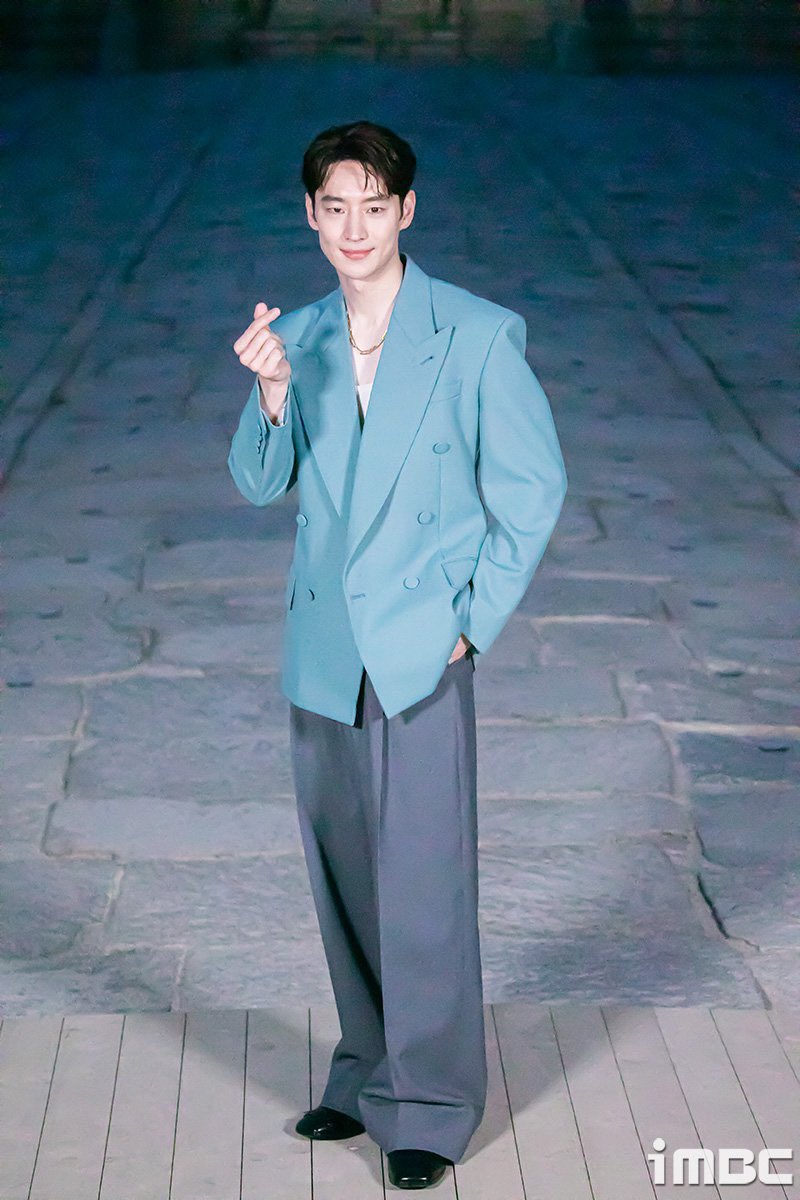 FwPytKJacAIL3nD?format=jpg&name=medium