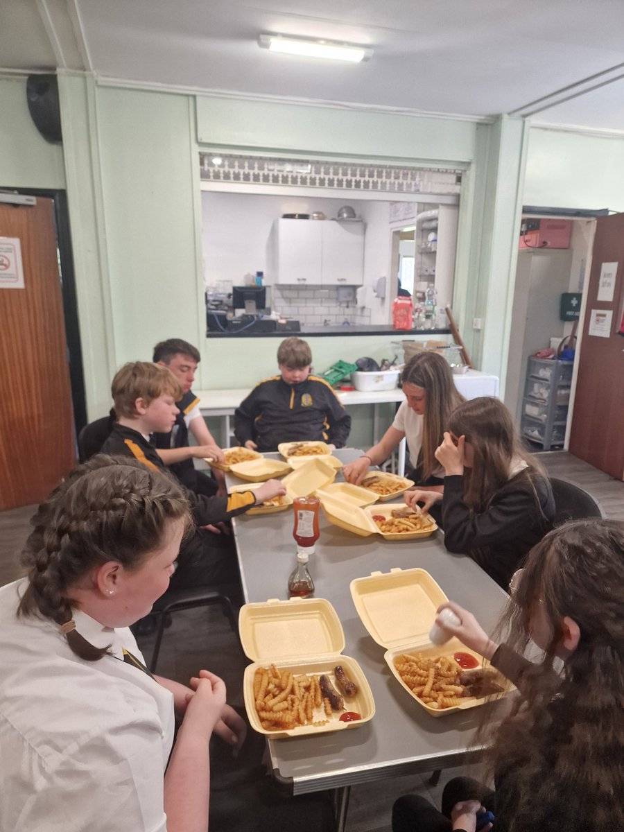 Year 8 visited CDT in Caerau this morning to learn about how they help so many people in our community. They got stuck in volunteering to prepare veg for tomorrow's service and were rewarded with sausage and chips. They did an amazing job and should be so proud 👏 <a href="/GemTatchMS/">Gemma Tatchell</a>