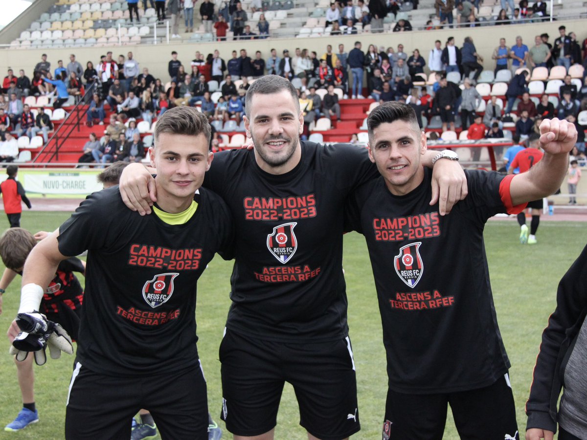 Ressaca de 𝐂𝐀𝐌𝐏𝟏𝐎𝐍𝐒 🏆🍾

#reusfcr🔴⚫️ #somreusfcreddis