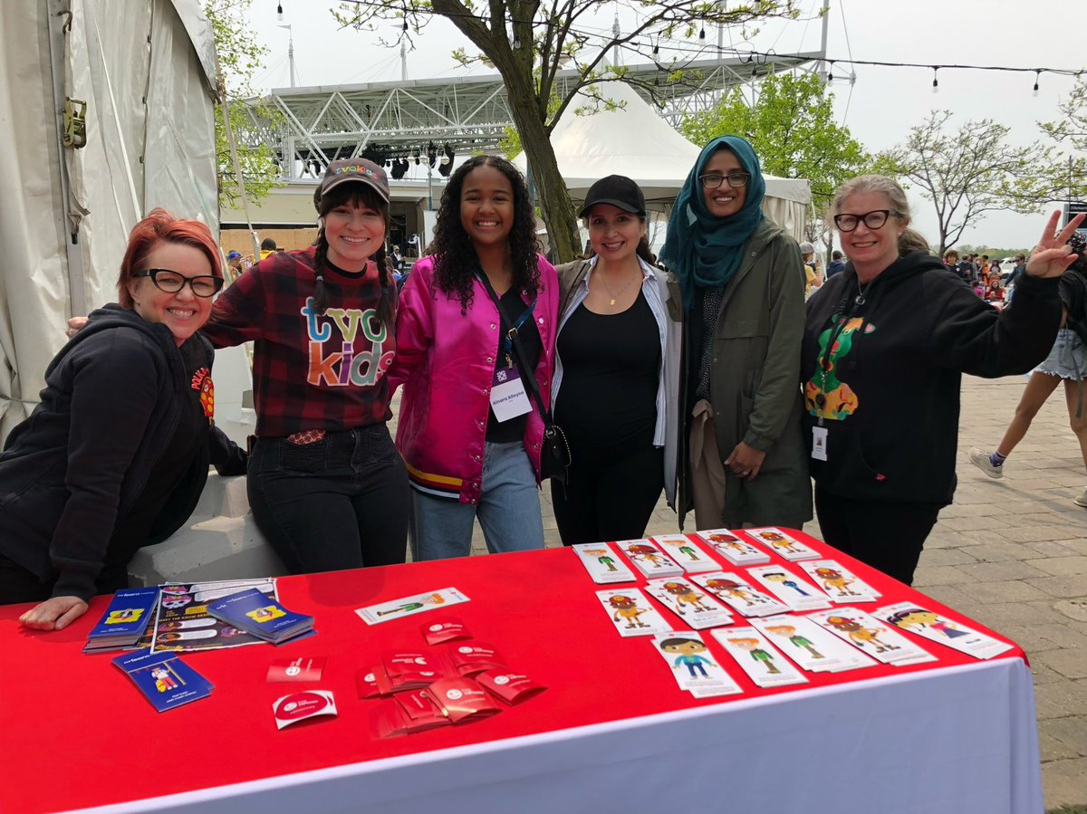 natalieperez_02's tweet photo. Meeting TVOs very own @Ainarasbooks 📚 at #ForestofReading Festival! https://t.co/lQ2LwzC1id