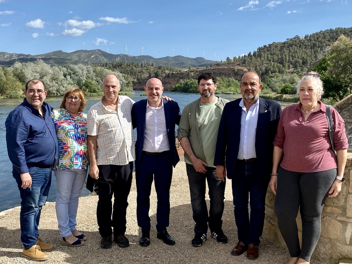 carlosprietogo's tweet photo. ❤️🌹Ha estat un plaer escoltar les propostes dels companys i companyes socialistes de Deltebre i Mora d'Ebre on he dinat amb la resta de candidats de la Ribera d’Ebre i Ascó del @EbrePSC. 

El #28M, votar socialista serà votar per posar els municipis #EnMarxa. Endavant! https://t.co/DCAGxDdNMV