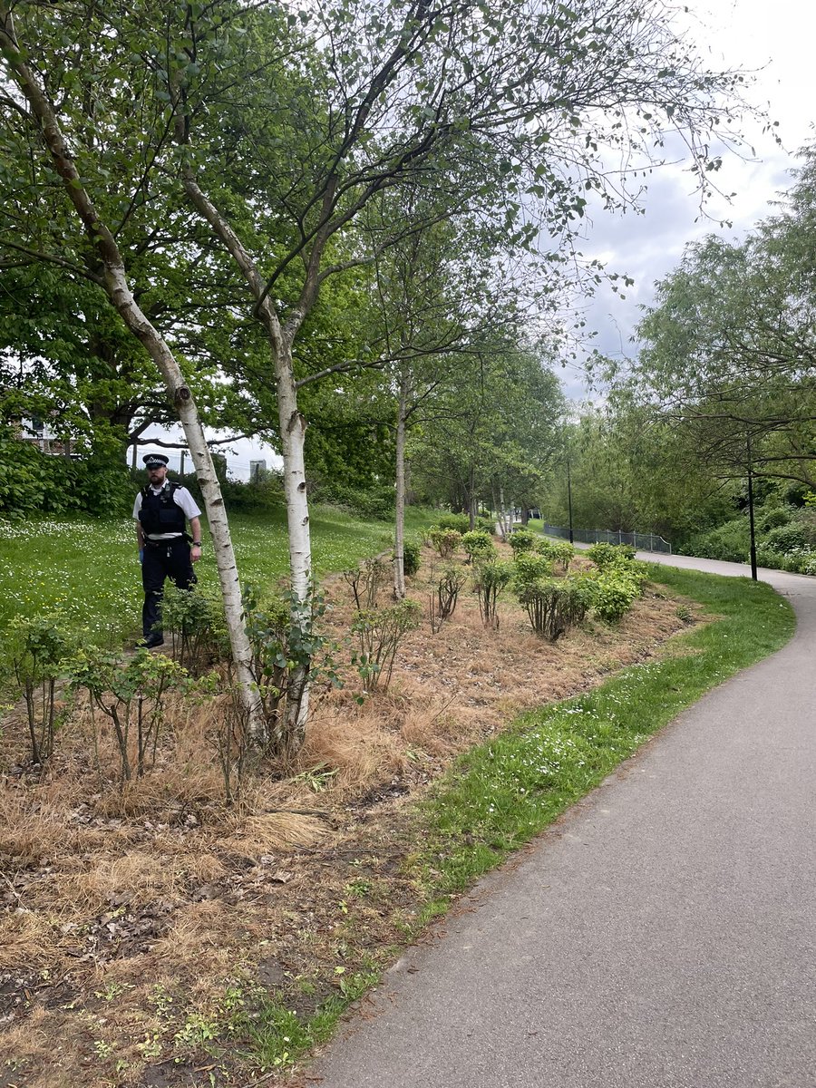 Back on the beat today… one knife found and taken off your streets ✅

Today we have focused our patrols around Riverview Park, Holmshaw Close, Champion Road and Dunfield Gardens 🚨

Say hello if you see us around 👋🏼

#KeepingLondonSafe #OpSceptre