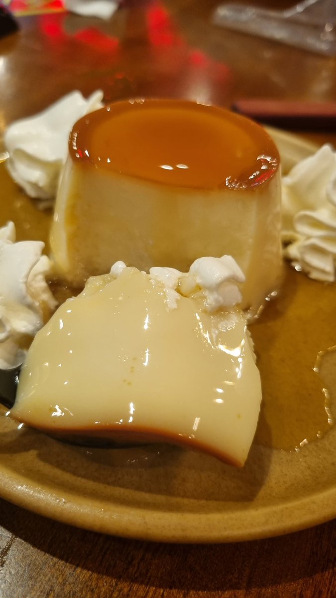 chefdangalhardo's tweet image. Em um Duelo de Doces.

Onde só pode haver UM VENCEDOR.

Quem ganha essa disputa?

Pudim Lisinho x Banoffe.