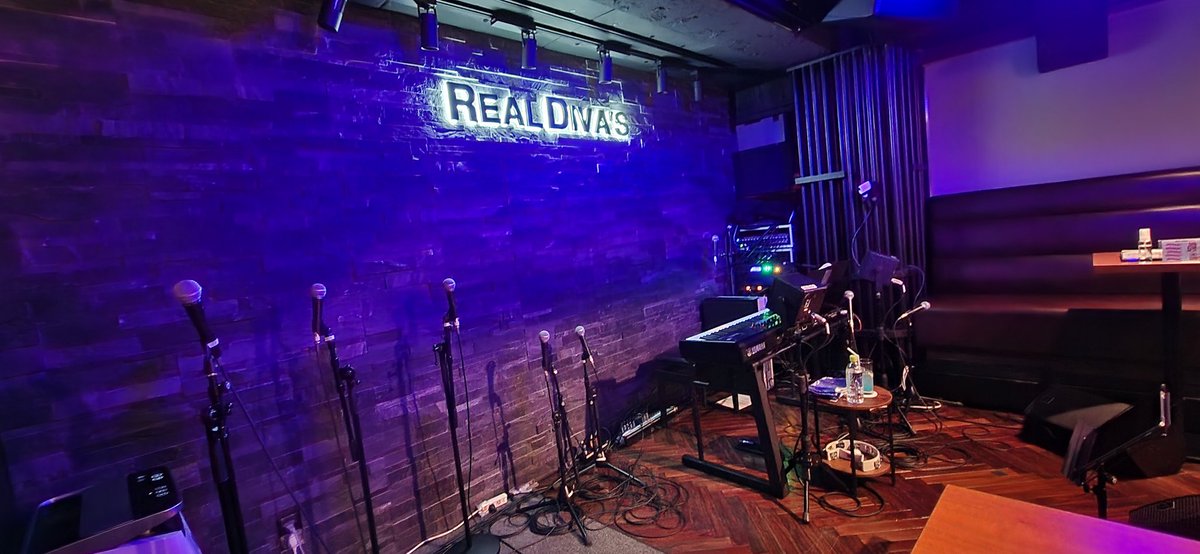 StarLights さんのライブへ。
六本木まで行ってきました🎵。
最高な夜でした🌠。