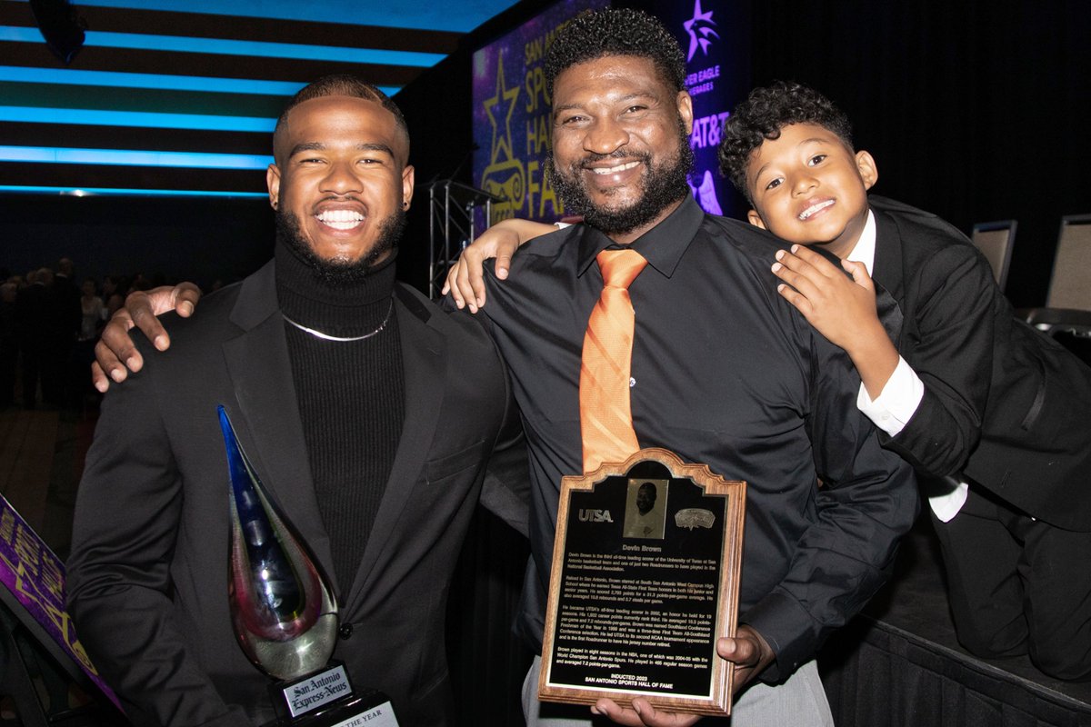 Congratulations again to @UTSA's very own Devin Brown on being inducted over the weekend into the @SA_Sports Hall of Fame! 📰 bit.ly/DB-SAHOF #BirdsUp🤙 | #LetsGo210