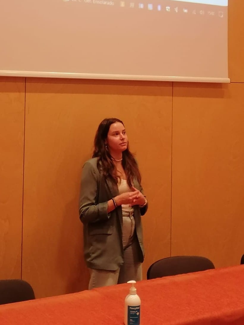 LabNeuroscience's tweet photo. Beatriz Barreto, master's student supervised by Eduardo López Caneda, presented a pitch on #memory suppression in #alcohol use disorder. #UNorte https://t.co/uVP6JjOjy3