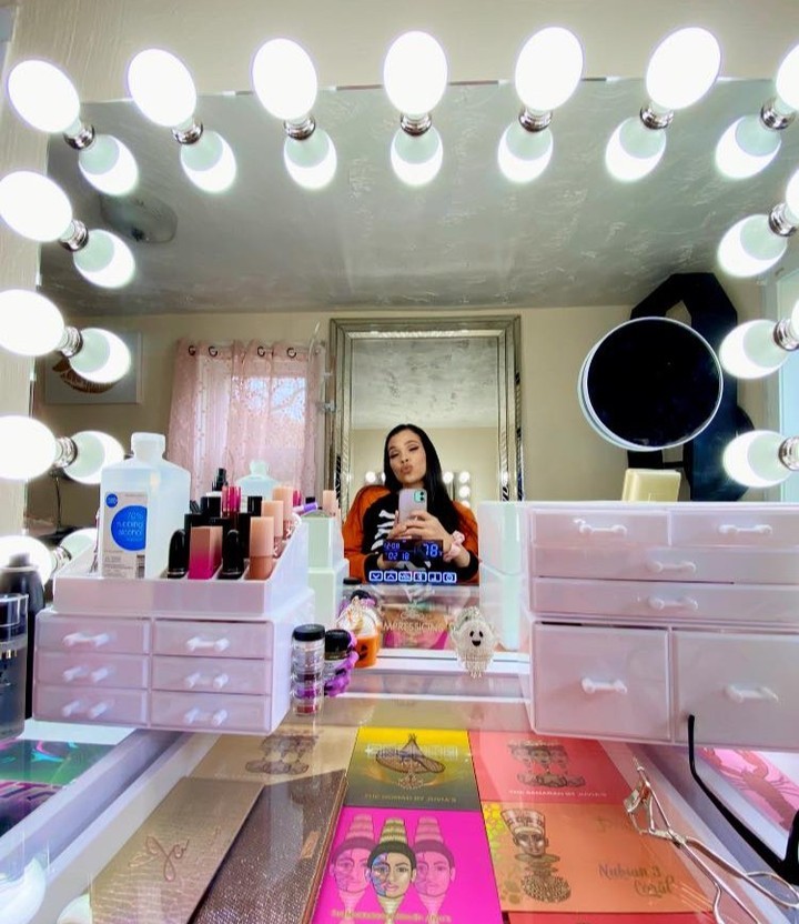 'Shine bright like a diamond 💎 I still cant believe i get to do my makeup here 🥹🖤'- @yaritzammichelle

#may #glamroom #makeup #vanity #mirror #glamspace #grwm #vanitygoals #slaystation #vanitymirror #makeuproom #decor #inspo #selfie