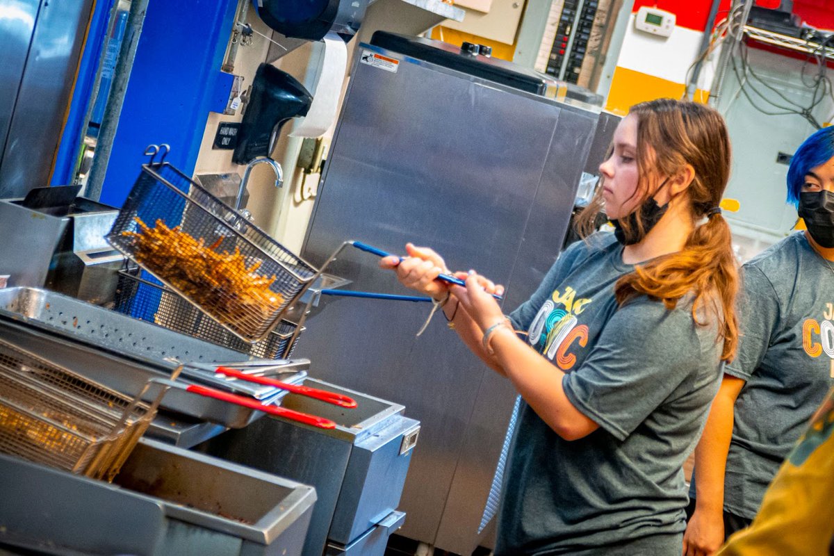 JacksCosmic's tweet photo. Hot french fries are ready for your consumption! Beam on over to dig in. 🌭🚀🌭🚀🌭🚀
#hotdogs #hotdogjoint #cosmic #jackscosmicdogs #besthotdogs #goodeats #charleston #chseats #chucktown #mtpleasant #frenchfries https://t.co/qFCwKGsZ1w