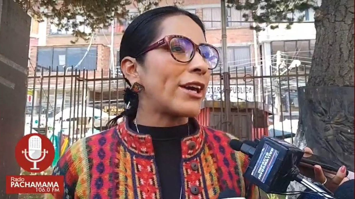 redpachamama's tweet photo. #DeUltimo #RadioPachamama106
Wilma Alanoca, Concejal de la ciudad de #ElAlto, se refirió al problema de la falta de presupuesto, infraestructura y seguridad en las unidades educativas, asimismo  denuncio públicamente la carencia por las que atraviesa la unidad educativa #Frenulez https://t.co/60BktOveoe