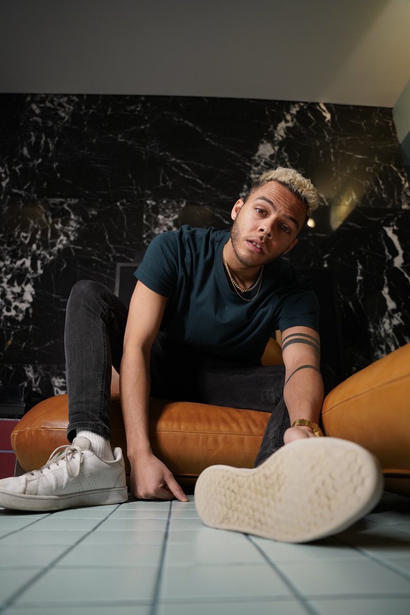 _MalikHarris_'s tweet photo. I know it seems so wrong
But sometimes even heroes fall
So whenever you need a hold
You’ll hear me say.. ❤️🙌🏾

#newmusic #release #soon #malikharris #lyrics #singer #up #new #music #staytuned https://t.co/F3sT7HxXzq