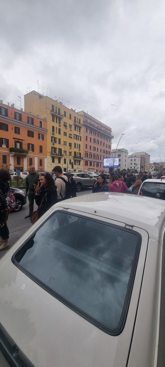 jhuachani's tweet photo. @InfoAtac sto alla fermata di ponte lungo  più da 29 minuti alla Atessa della navetta, arrivata solo 1 piena, prego di mandare più navette https://t.co/mSjNBYs9Ow