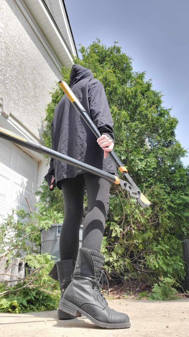 💀Yardwork Expectations vs Reality  Brought to you by my bestie's sweet sweet weeb editing LOL https://t<a href="/tag/makeup"class="tags"><span>#makeup</span></a><a href="/tag/dnd"class="tags"><span>#dnd</span></a><a href="/tag/tabletopgaming"class="tags"><span>#tabletopgaming</span></a><a href="/tag/ttrpg"class="tags"><span>#ttrpg</span></a>