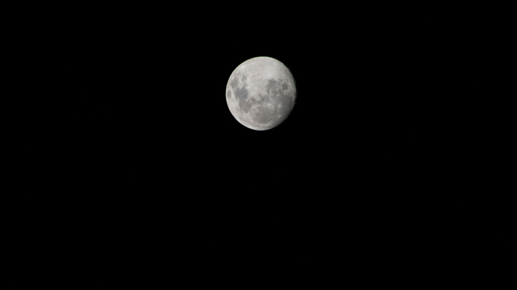 liao_a's tweet photo. 📷 https://t.co/QbyW6OJkxD Just ★'f Like: #explore via 🔭 @Liao_a #NASA #photooftheday Moon Over the Southern Atlantic via NASA https://t.co/2lhN3tSk3E