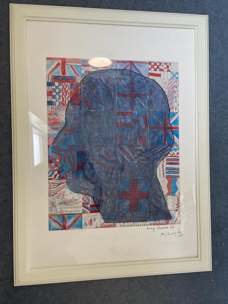 BurghPrimary's tweet photo. Our P4 class created this amazing piece of artwork for the King’s coronation - we would love to get it to His Majesty so please help us by liking and retweeting @EducationSLC @slcHealthy @KensingtonRoyal @RoyalFamily #KingCharlesCoronation #Art #TeamBurgh #DREAMbig https://t.co/PA375NYnsk
