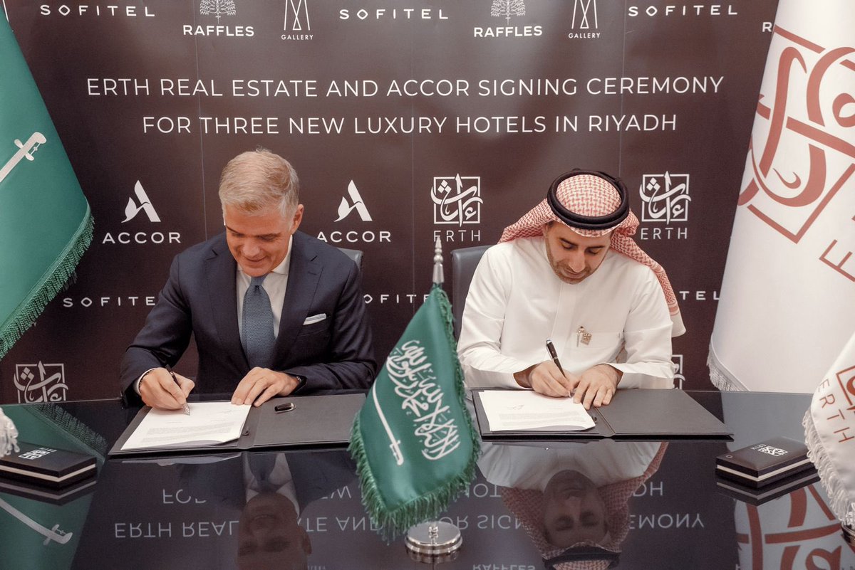 HashKSA's tweet photo. بقيمة تتجاوز 4.2 مليار ريال..

"إرث العقارية" تطور مشروع متكامل بالرياض وتبرم عقودًا مع "مجموعة أكور العالمية" لإدارة وتشغيل فندقي رافلز وسوفيتيل للإقامة الممتدة، اللذان يضمان نحو 500 غرفة، بالإضافة إلى منتجع إم غاليري المكون من 60 فيلا. 
@Erth_RealEstat

ad https://t.co/G617I76Kgz