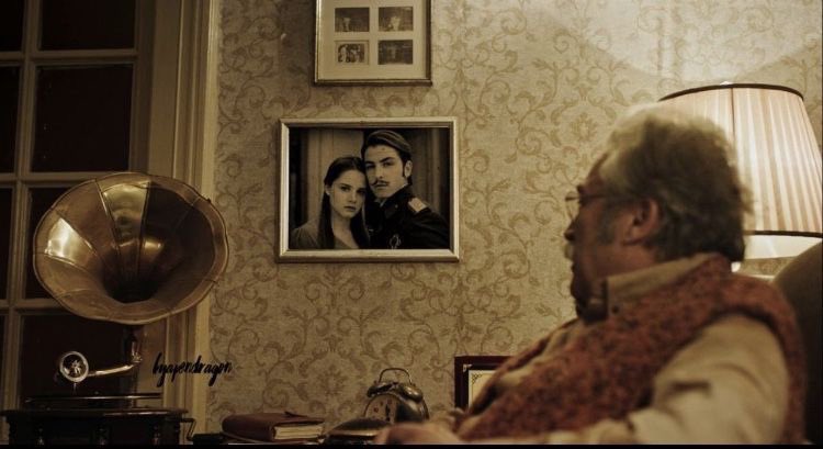 ٧:٤٧ مَ. 

-

الذكرياتّ اللي لها تذكار
تملك مشاعرنا بدون شعور.