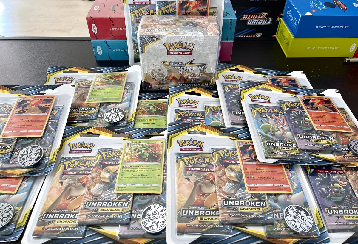 pdc_adrian's tweet image. 🤝 Unbroken Bonds Massive Break 🤝

Tomorrow, 5PM PST, we’ll be chasing the nostalgia with one of our favorite Sun &amp;amp; Moon sets ever, featuring Reshiram &amp;amp; Charizard.

🎁  We will giveaway a sealed 3-pack blister, so lookout for the post later this afternoon. 

72 packs total. 36…