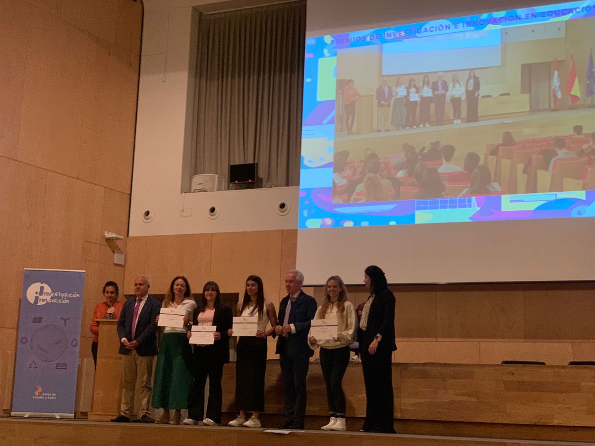 IES_Mateo's tweet photo. Hoy Nerea, Sandra y Paula han defendido su Proyecto sobre #Cine y #Economía en el marco de los VIII Premios de Investigación e Innovación #PIIECYL
Estupendo trabajo y genial el aprendizaje logrado!
#1Bachillerato
Dpto. de Economía
#IESMateo_Hdez
@educacyl https://t.co/yXZTLyQ4Aj