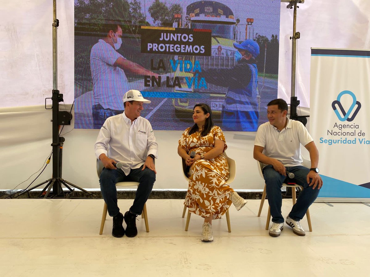 feriza2010's tweet photo. ¡En Barranquilla trabajamos en equipo por la seguridad en nuestras vías! En alianza con @TransitoBaq, @ansvcol buscamos fortalecer las destrezas de nuestros conductores y promover la seguridad vial, para prevenir y mitigar los accidentes. https://t.co/eCiK2VQEft