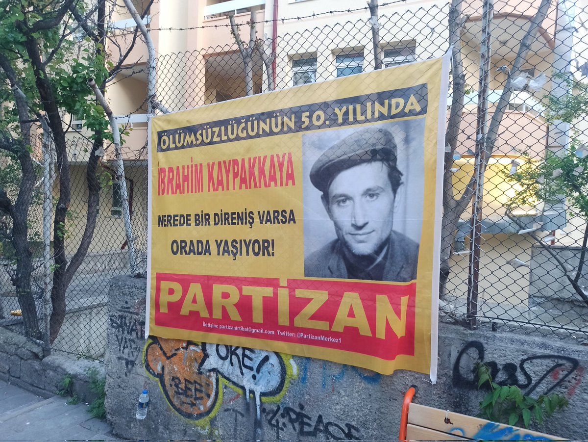 Ank_Partizan1's tweet photo. Ölümsüzlüğünün 50. Yılında Kızılay'da Yaptığımız Pankart ve Sticker Çalışması ile İbrahim Kaypakkaya'yı Anıyoruz.
İbrahim Kaypakkaya Yarım Asırdır Yaşıyor Asırlarca Yaşayacak!
Nerede Bir Direniş Varsa Kaypakkaya Orada Yaşıyor!

#Kaypakkaya50Yıl 
#18Mayıs
#İbrahimKaypakkaya https://t.co/NyLutlYXnK
