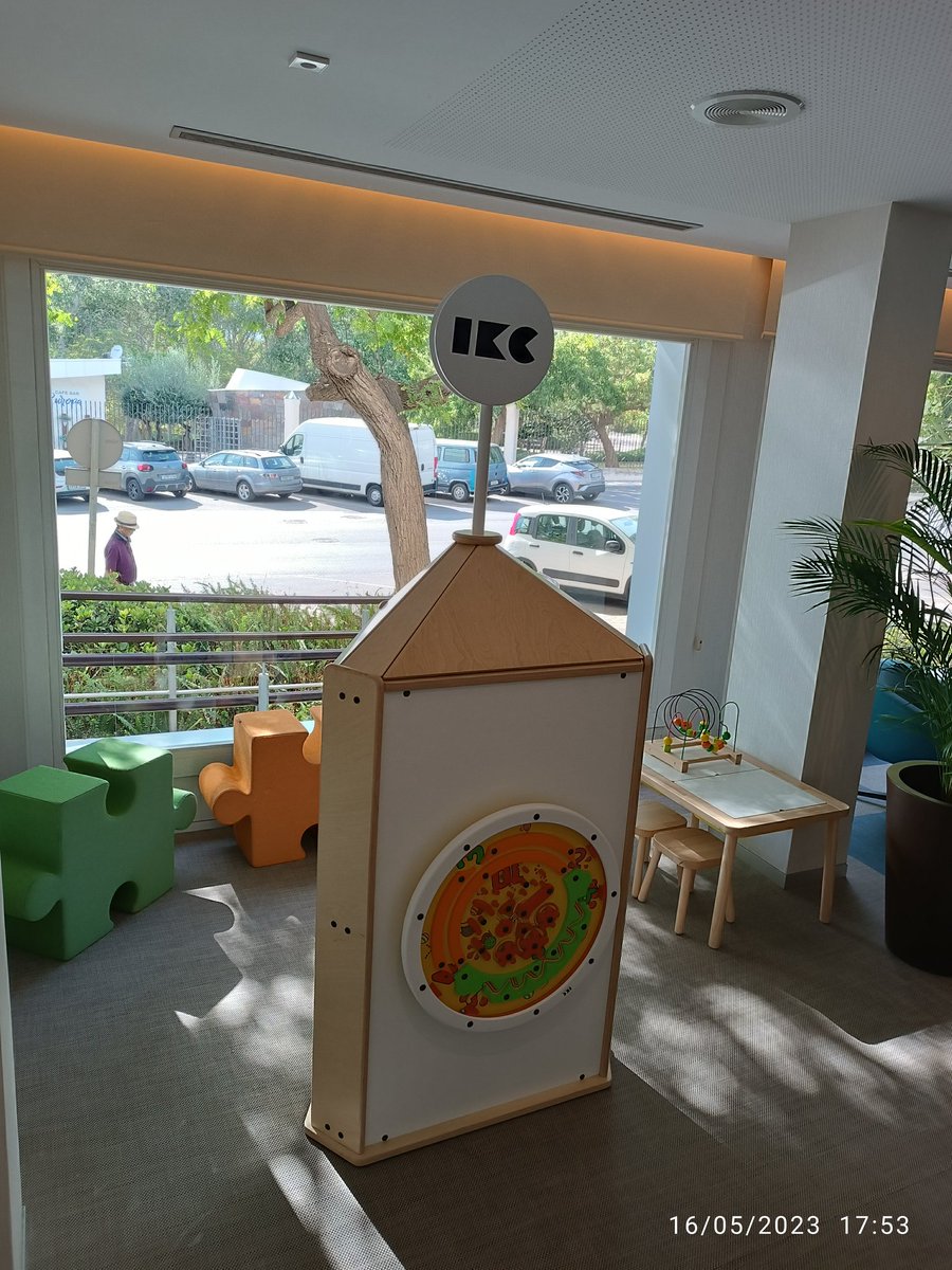 Josema171016's tweet photo. An oustanding 3 sided playtower available at reception that offer many fun possibilities for the little ones. Nueva estación de juegos disponible en recepción para los peques. Cada uno de sus tres lados ofrece un nuevo y sorprendente juego. @Lola_AGP @JoseA_Sustain #Laqteam https://t.co/I2Im1H5vVg