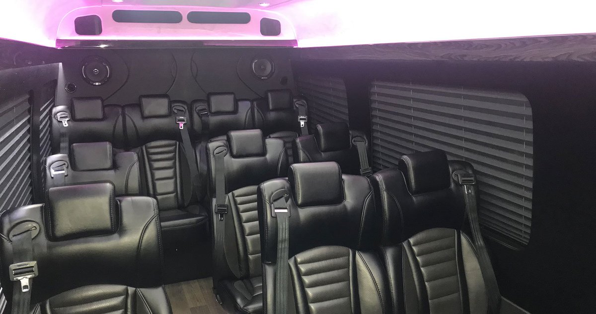 PHXCarsService's tweet image. We offer party bus services where you can privately celebrate your birthday, prom, wedding, and bachelor party. Contact us today! 

#BirthdayPartyBus bit.ly/3ua9tcD