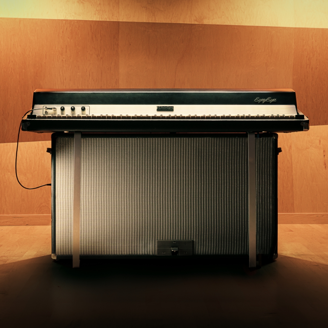 UAudio's tweet image. Introducing two new UAD plug-in titles that bring exclusive emulations of a 1974 Rhodes electric piano, and the one-of-a-kind mastering hardware used at Capitol Studios.

👉 Electra 88 Vintage Keyboard Studio
👉 Capitol Mastering Compressor

Learn more: uaudio.com