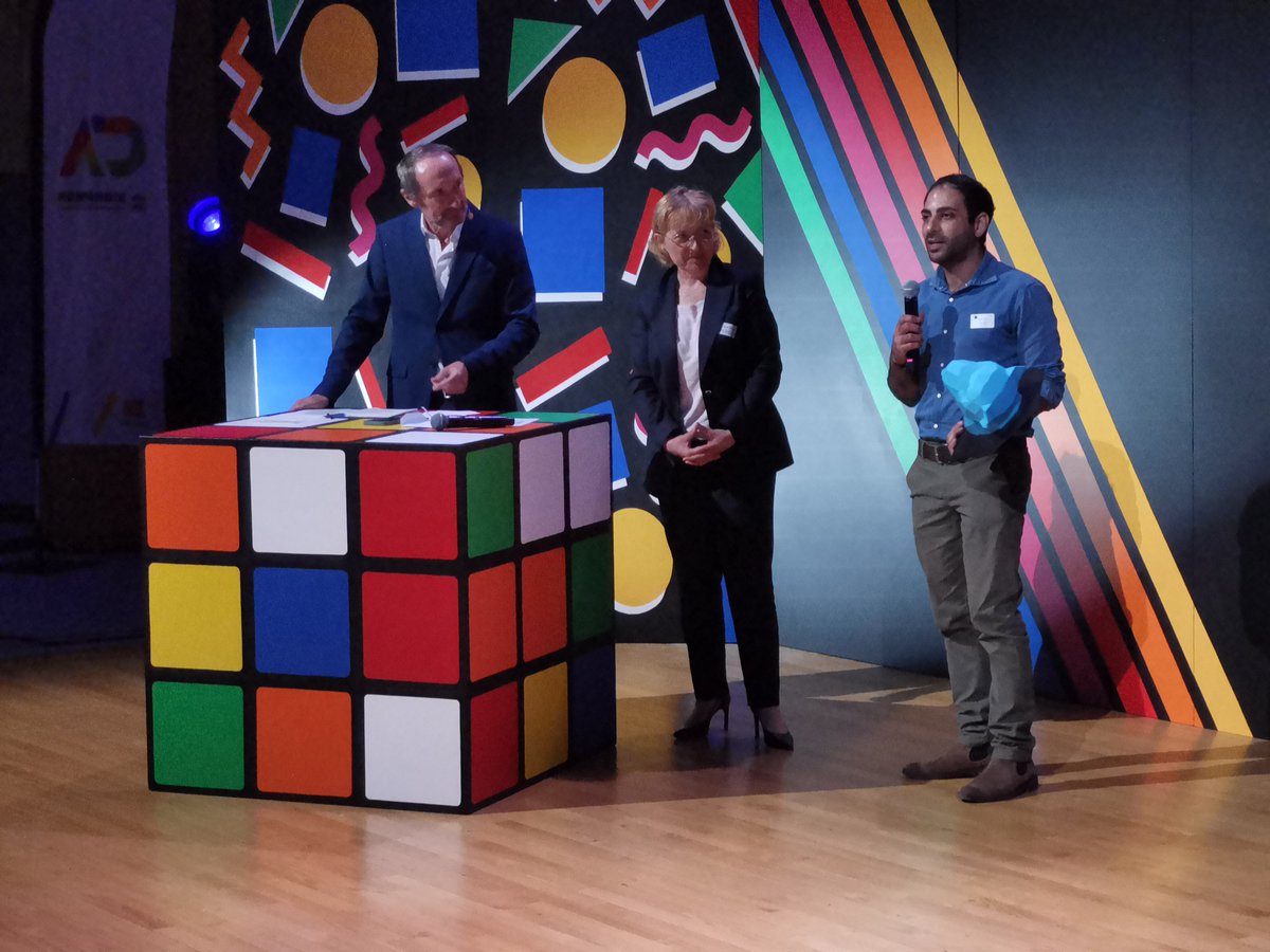 [#TrophéesEcoNormande] - 🏆 Ça démarre bien !
⭐️Le Trophée dans la catégorie Création est remis à #Neolitik  par #Karine_Bourguignon, directrice du <a href="/CANSeine/">Crédit Agricole Normandie-Seine</a>. Projet soutenu par #Crédit_Agricole_Normandie
Retrouvez le descriptif de l'entreprise sur :
👉 trophees-economie-normande.fr/societe/neolit…