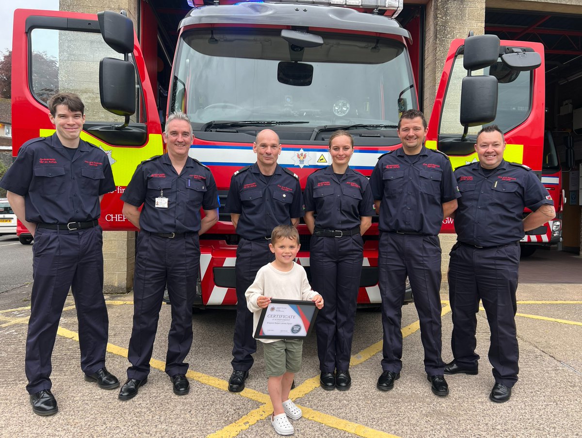 SWFireandRescue's tweet image. 🚒👏 Thank you Grayson!

Last week, we welcomed 4-year-old Grayson to Chepstow Station to thank him for alerting his parents to a sounding carbon monoxide alarm.

Read more on Grayson's bravery and quick-thinking actions 👉 bit.ly/GraysonsHeroSt…