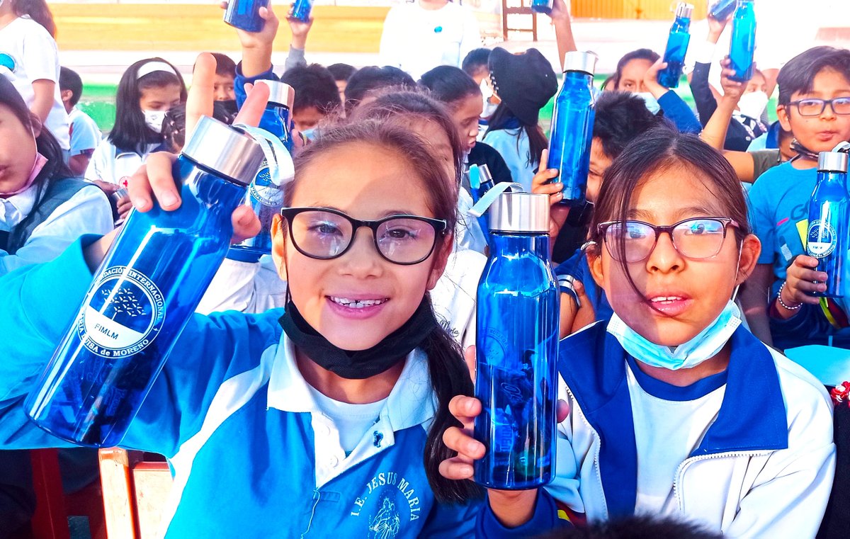 FIMLM's tweet photo. 🇵🇪 La #FIMLM continúa entregando felicidad, es así como más de cien niños 👧🧒 de la ciudad de #Arequipa • #Perú, disfrutaron de un evento lleno de diversión 🎉 juegos y aprendizajes en valores, además recibieron sorpresas y regalos🎁

Leer más👉🏻 https://t.co/sork5irZZt https://t.co/T0Pfj3og2q
