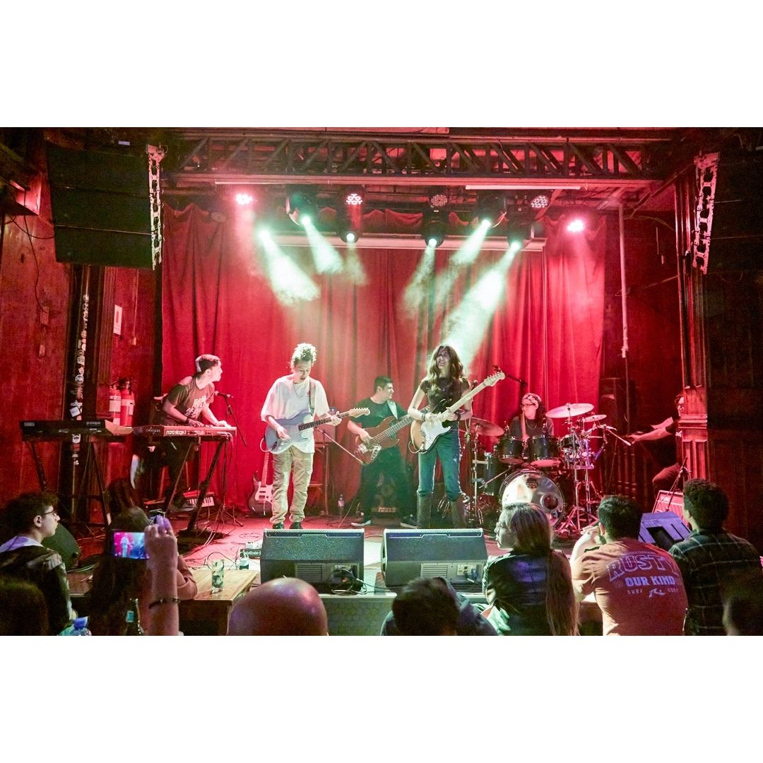 maxclauxf's tweet photo. Que bravo el concierto de #chaivers en la #lanochedebarranco
#photo #music #concert @CanonEspana @CanonPeru #canon #photography https://t.co/iO2s3r1rOX