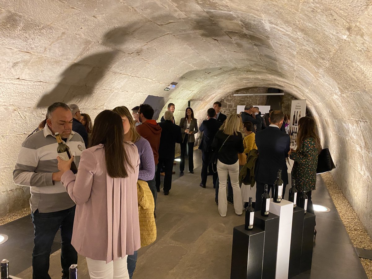 CriteriaGrupo's tweet image. Muchas gracias a @BodegasValdemar por contar con #Calado by #GrupoCriteria para la organización del showroom de vuestros vinos. 🍷

Un verdadero placer. 👏

Si quieres usar nuestros #espaciossingulares, ponte en contacto con nosotros:
📞 607 726 643
📩 info@calado.es