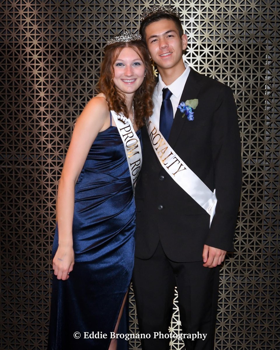 Oh my goodness so happy for these two! ❤️👑🤯
<a href="/PanthersOHS/">Oregon High School</a>
#promking #promqueen
Thank you @eddieb_photos 🥰