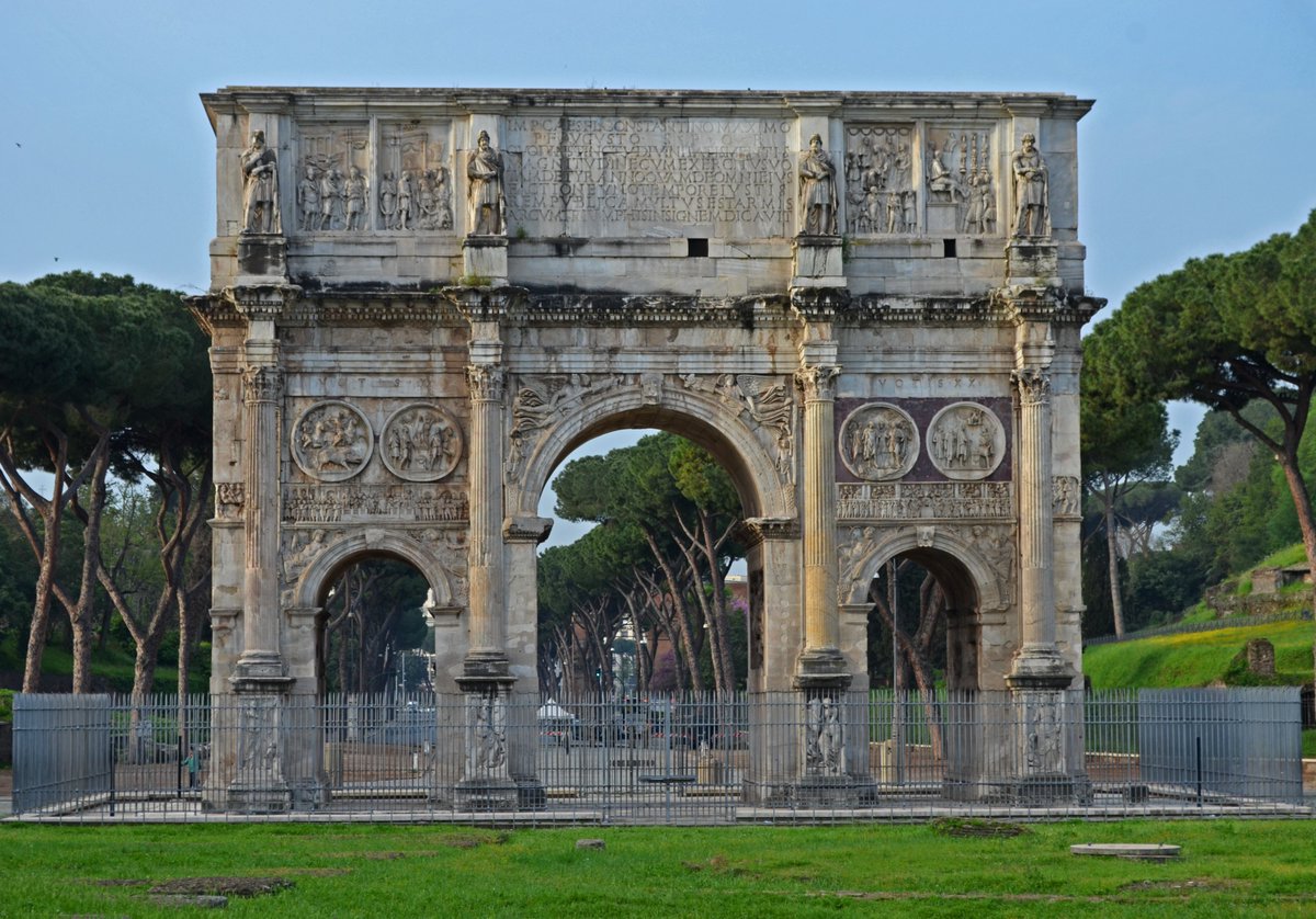 ByzantineLegacy's tweet photo. Arch of Constantine, one of three surviving ancient Roman triumphal arches in Rome
Completed around 315, it was erected to honor Constantine’s victory over Maxentius at the Milvian Bridge in 312 https://t.co/wxhs5Aa6D0