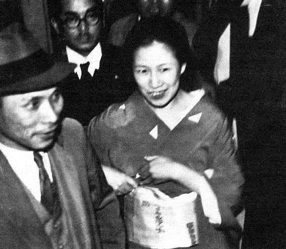 FrauleinHazel's tweet photo. May 18, 1936 - #Geisha #SadaAbe strangles her lover to death - then keeps his cut off penis in her kimono
Causing a national sensation in #Japan https://t.co/IdcJCMyxUD