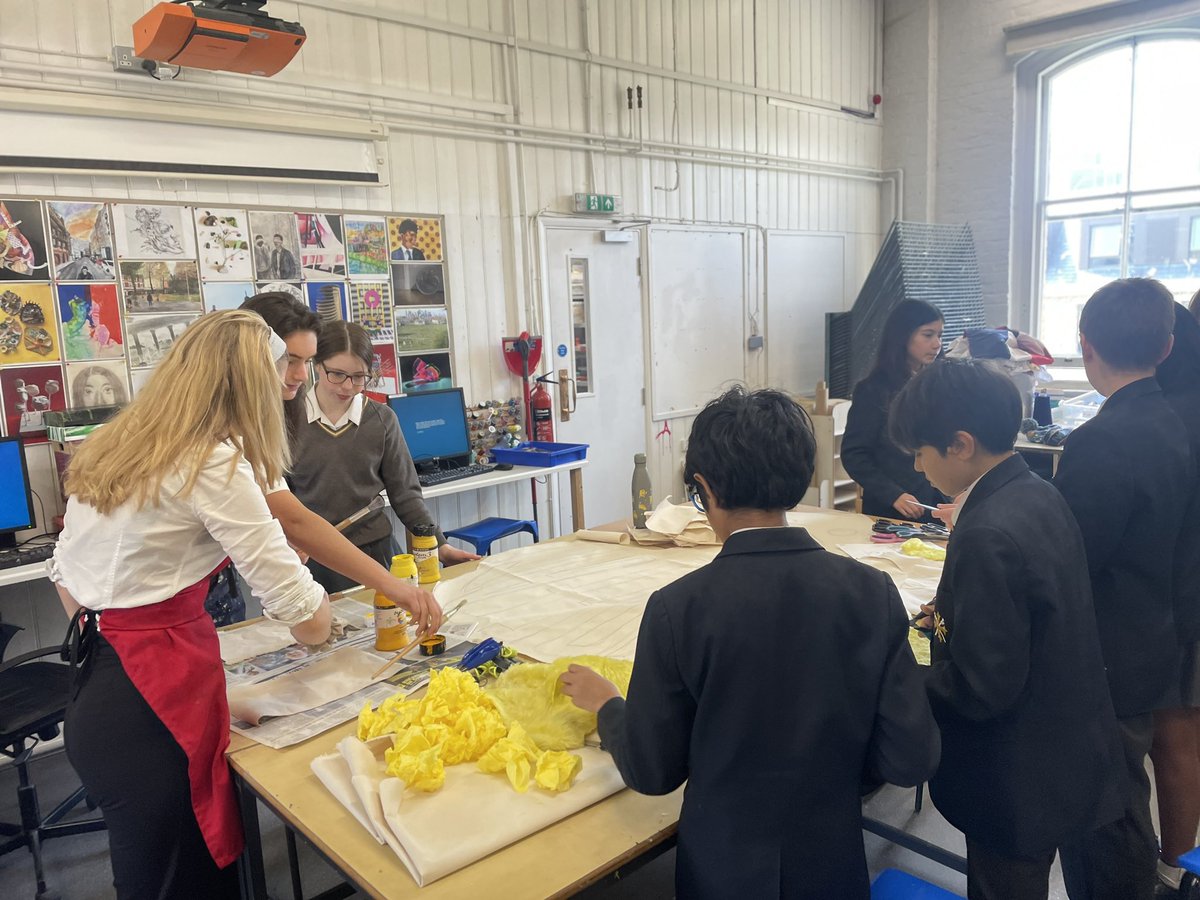 ElthamMoffat's tweet photo. House Art this week. Excited to share the results!!! Watch this space ⭐️🐤 https://t.co/PfHmy6iXr9