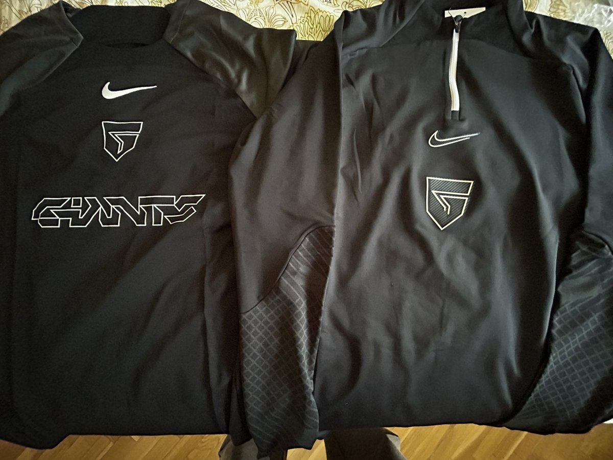 Ni del Madrid, ni del Atleti ni del Barça… de los @GiantsGaming!
Deseando probar este pedazo de equipación por la montaña! 🙌❤️