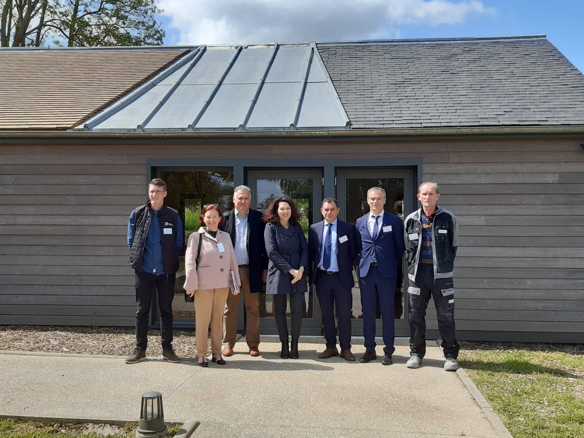 FlorenceBlatrix's tweet photo. Déplacement sur le Campus des métiers et qualifications de Seine et Marne ; découverte  du démonstrateur de matériaux innovants biosourcés avec la délégation aux entreprises 
@Senat #attractivité #compétences https://t.co/qrDJNnL7bF