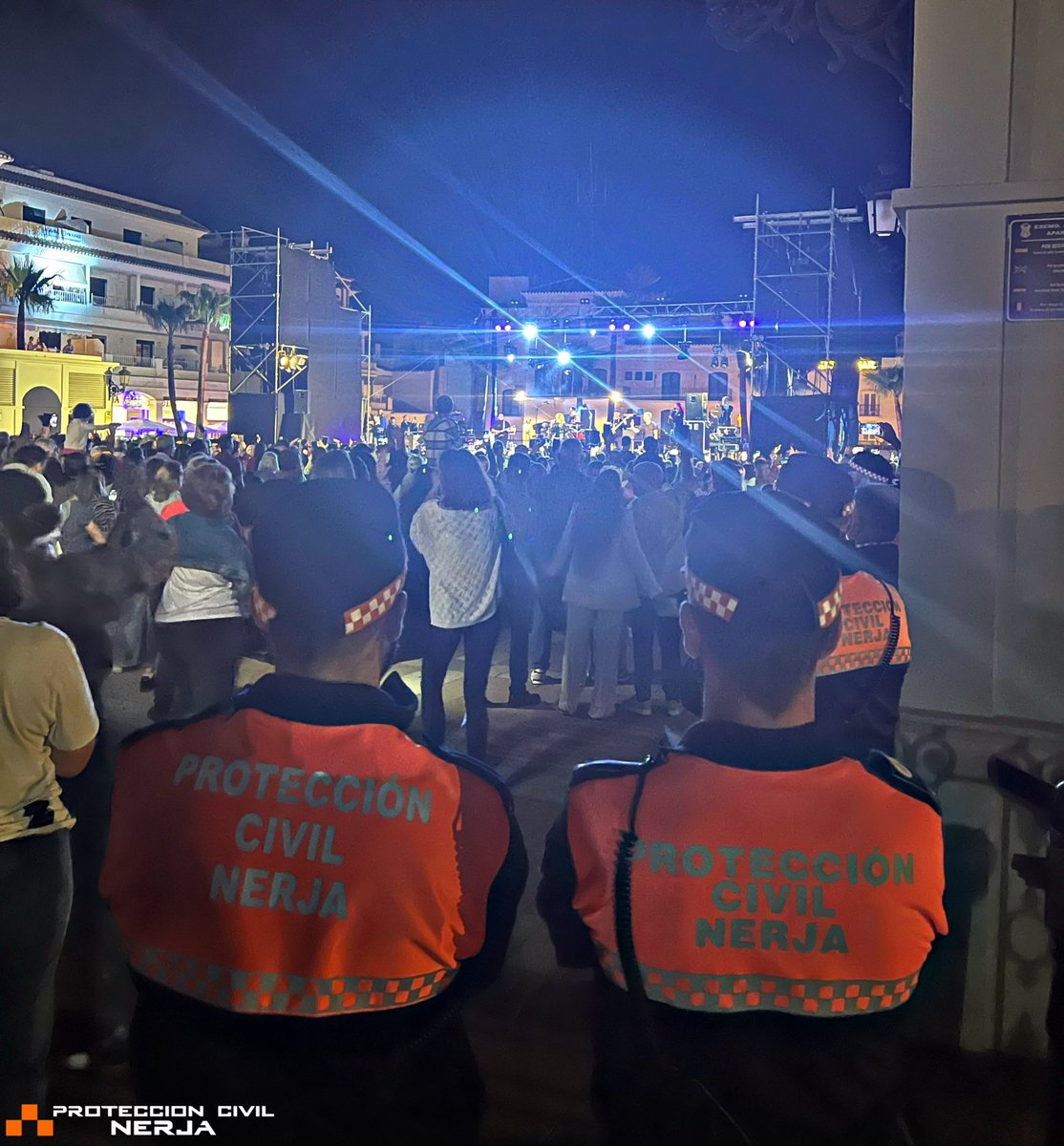 PC_Nerja's tweet photo. 🟠 PREVENTIVO 🔵

🔸El pasado domingo, estuvimos de servicio dando cobertura preventiva al concierto🎤 de La Húngara celebrado en la Plaza de España🇪🇸

✅ Finalizado sin incidencias. https://t.co/AFiHVE6VDI